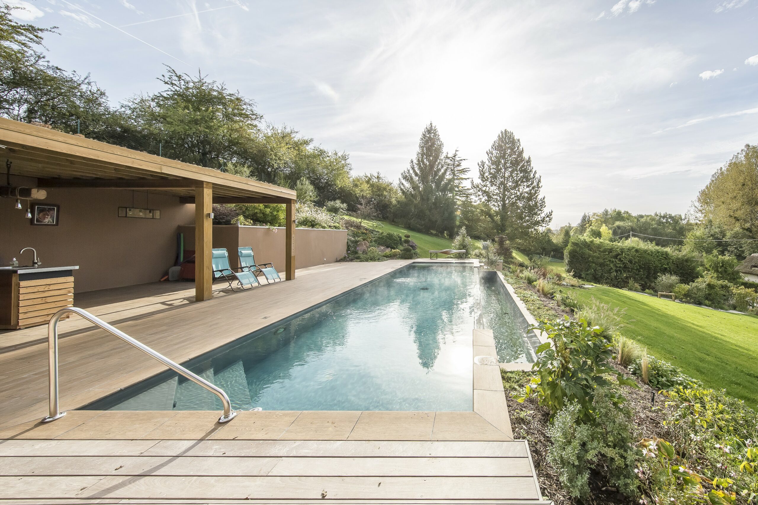 Piscine à débordement neutre