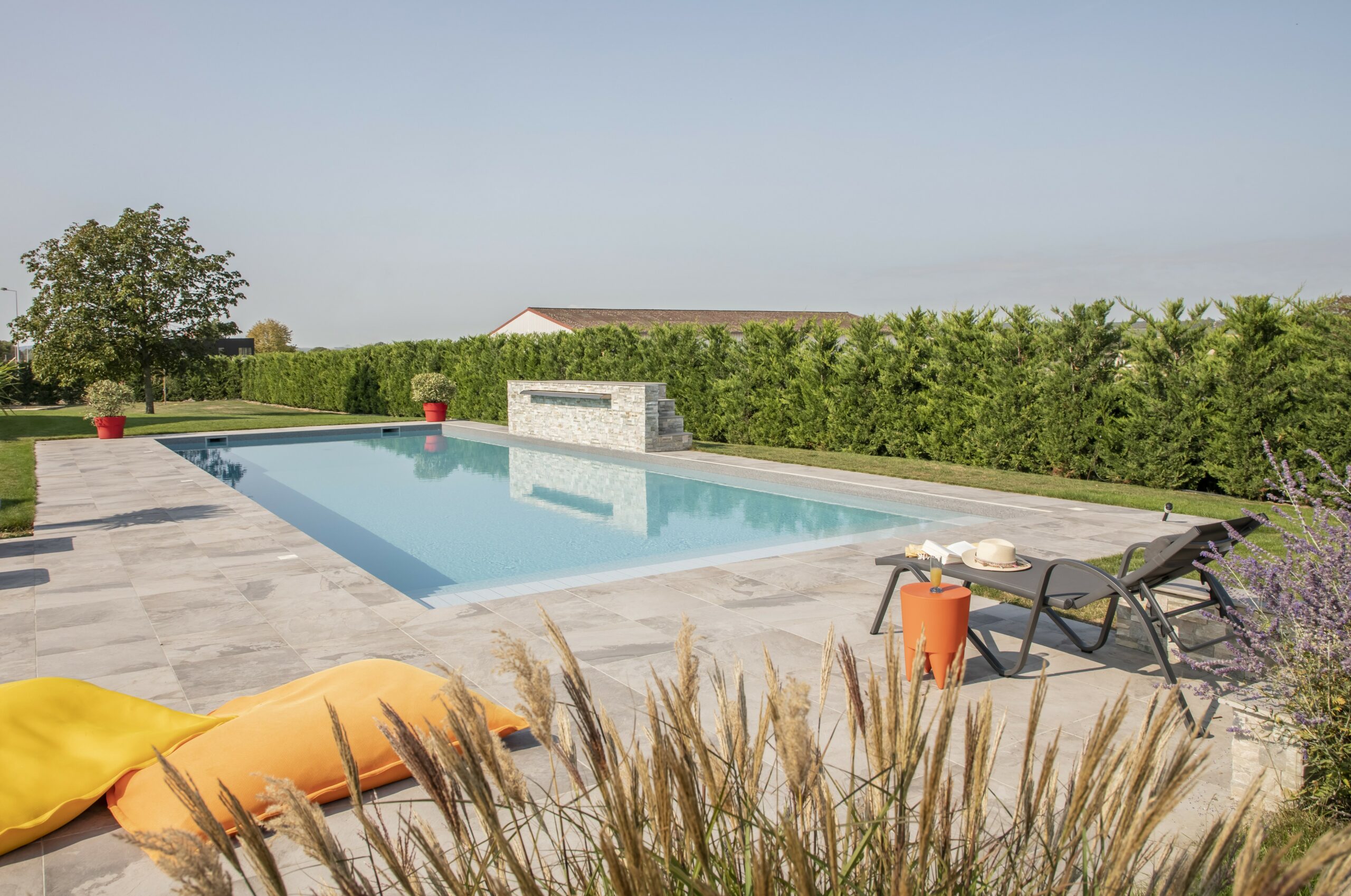 Piscine traditionnelle neutre